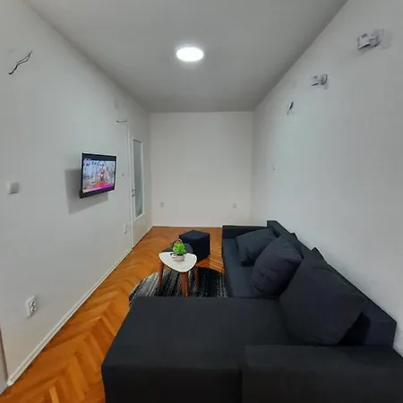 Apartament 13 *