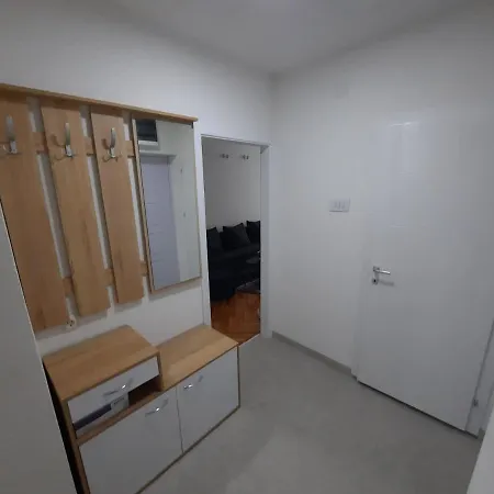 Apartament 13 *